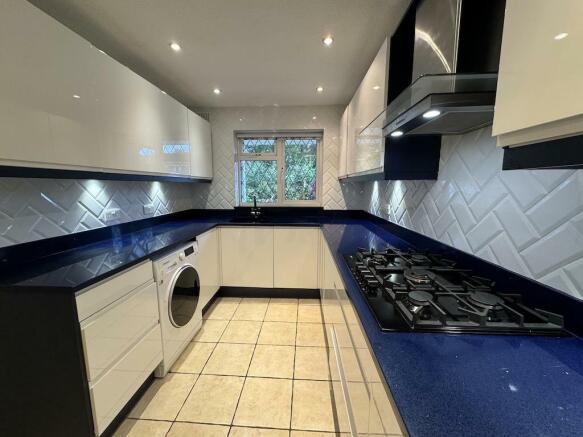 2 - Kitchen.jpg