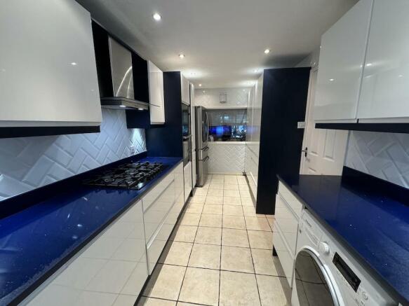 3 - Kitchen to Lounge.jpg