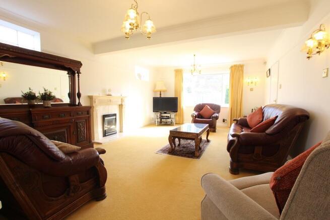 5 - Lounge to Front.JPG