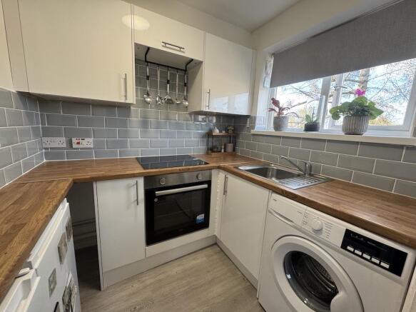 4 - Kitchen.jpg