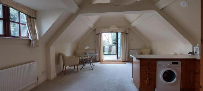 OPEN PLAN LOUNGE KITCHEN & DINING AREA