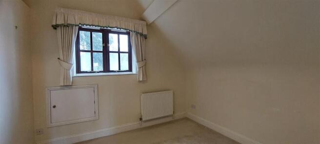 DOUBLE BEDROOM