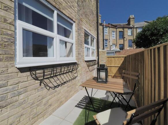 2Southwood-Flat1-22Small.jpg