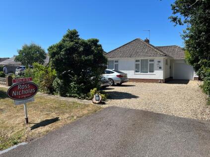 Becton Lane, Barton On Sea, New Milton, Hampshire. BH25 7AA