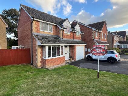 Forest Oak Drive, New Milton, Hampshire. BH25 5NT