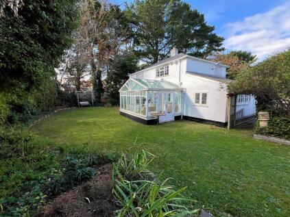 Becton Lane, Barton On Sea, New Milton, Hampshire. BH25 7AB