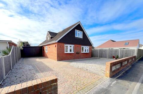 Hengistbury Road, Barton on Sea, Hampshire. BH25 7LU