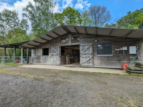 Large American Barn with foaling boxes