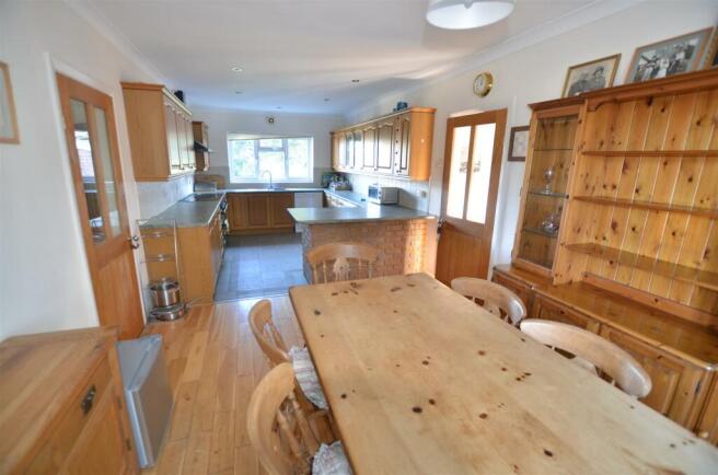 Dining & Kitchen