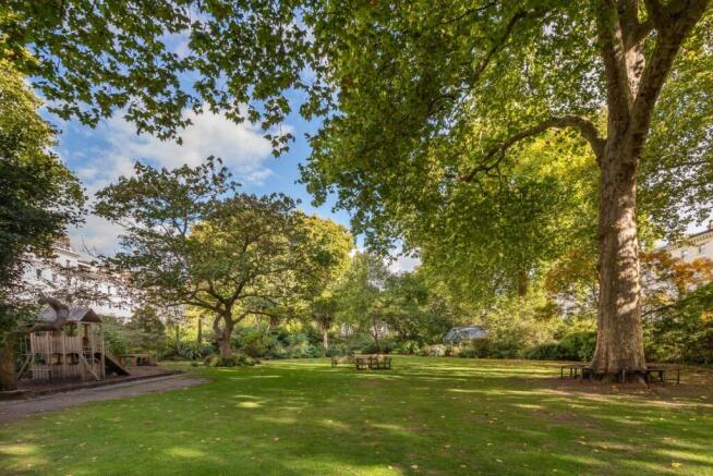 Eccleston Square ...