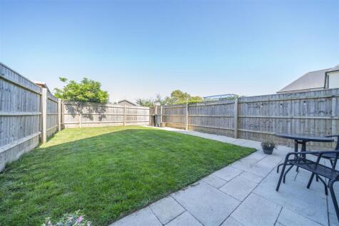 Devitt Close, Crossways