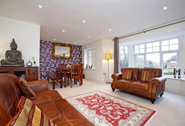 Lounge/Dining Room