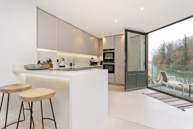 Flat 11 294956 - ...