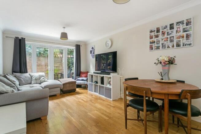 Croxley Rise, Mai...