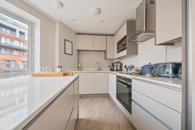 1384002-16-6925fd...