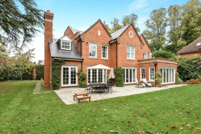 6 bedroom detached house to rent in London Road Ascot SL5, SL5