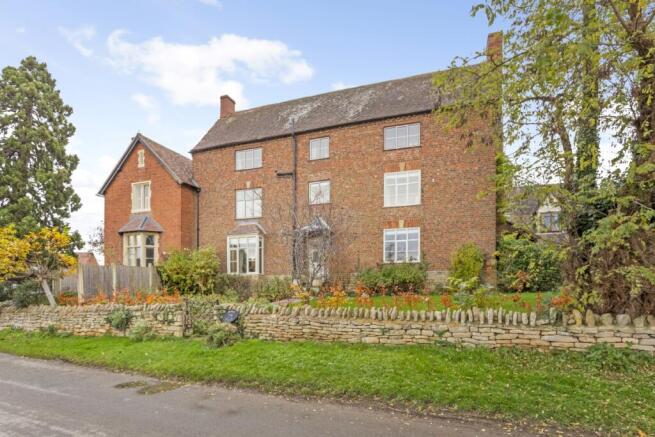 Walnut Court 3275...