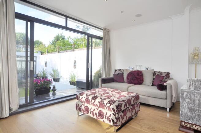 26 Ellesmere Road 6