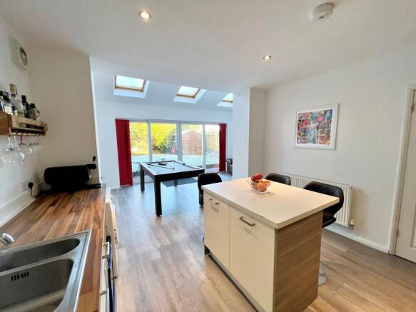 Kitchen & Dining Area