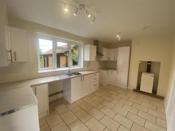 IMG_9027 - Kitchen.JPG