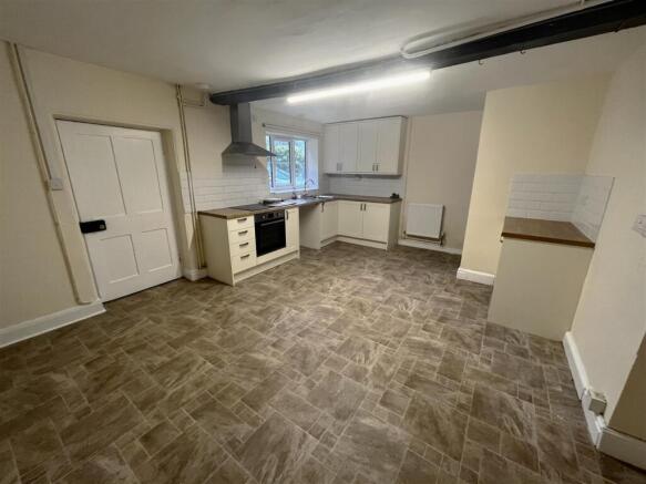 Kitchen 2.JPG