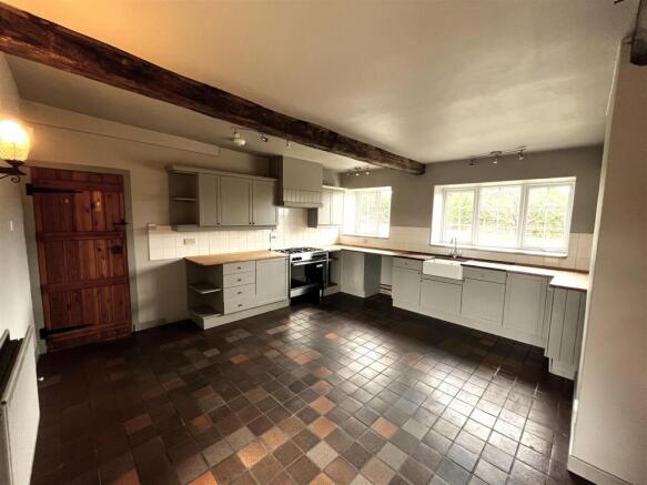 Kitchen 1.JPG