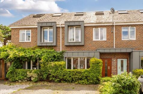 Rumbolds Close, Chichester, PO19