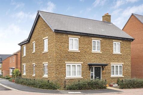 Gardenfield Crescent, Collingtree Park, Northampton, Northamptonshire, NN4