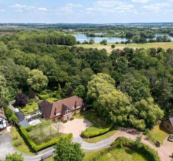 Landsborough Gate, Willen, Milton Keynes, Buckinghamshire, MK15