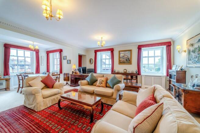 Sitting/Dining Room