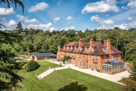 Frensham Vale, Lower Bourne, Farnham, Surrey
