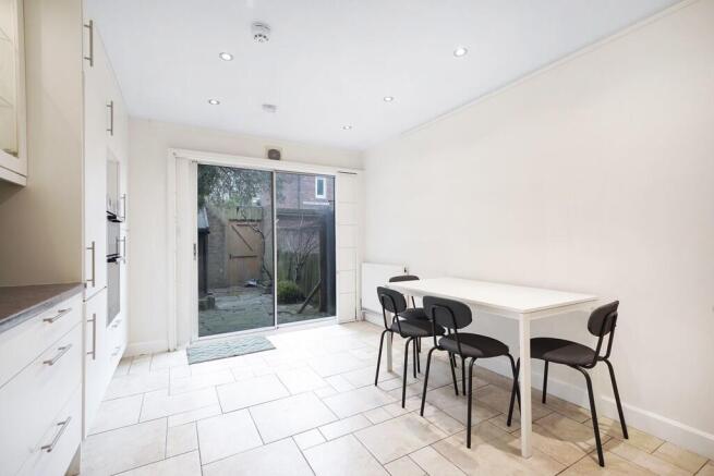 Eat-in kitchen 