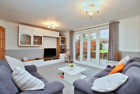 Byron Avenue, Borehamwood