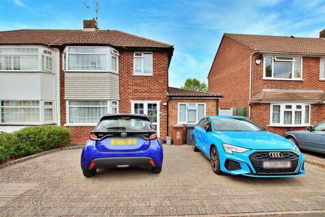 Lullington Garth, Borehamwood