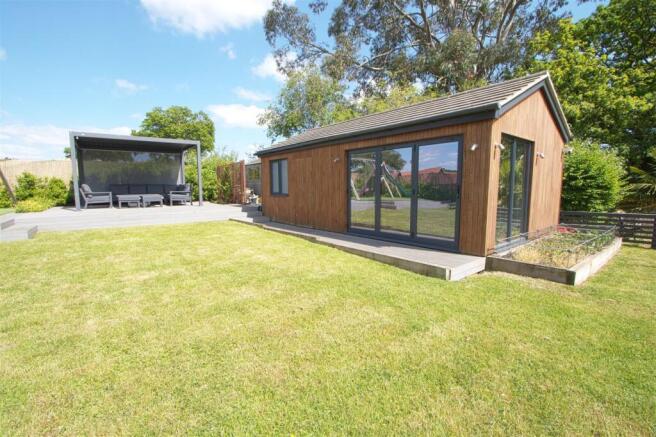 GARDEN ROOM1.jpg