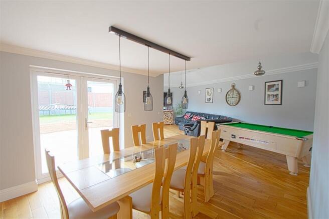 dine area 1.jpg