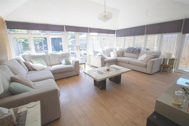 FAMILY ROOM.jpg