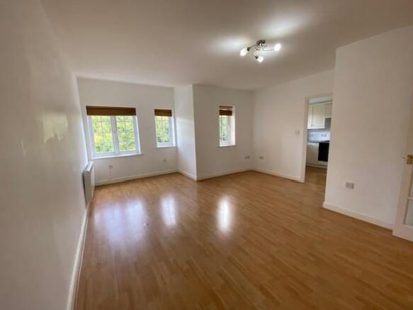 41 Edith Cavel Way - reception.jpg