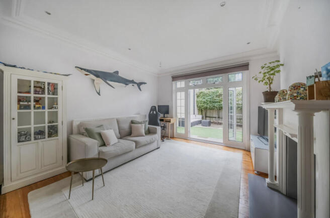 1346386-5-68b98ff...