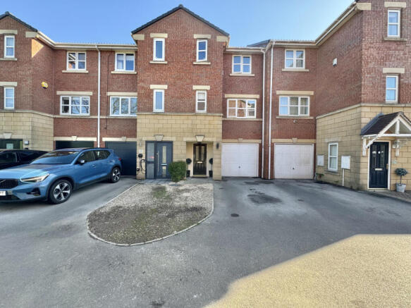 4 Bedroom Town House for Sale