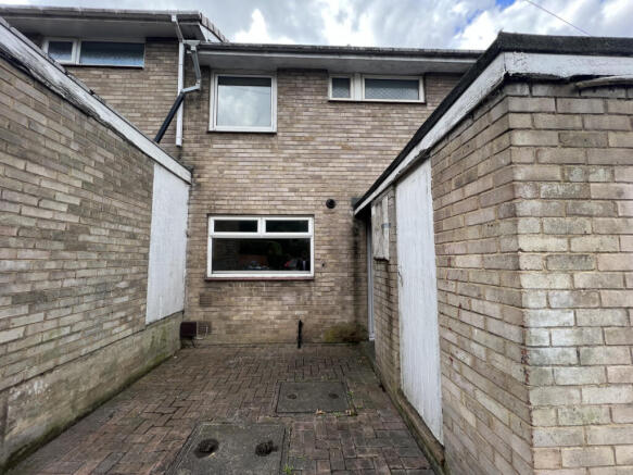 3 Bedroom Terraced for Rent