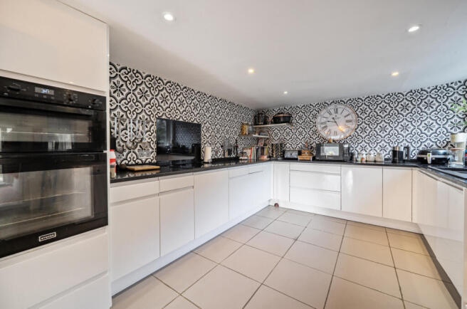 1363707-5-68e4dec...