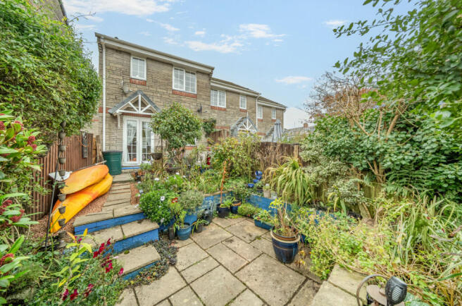 1372059-5-68f8f83...