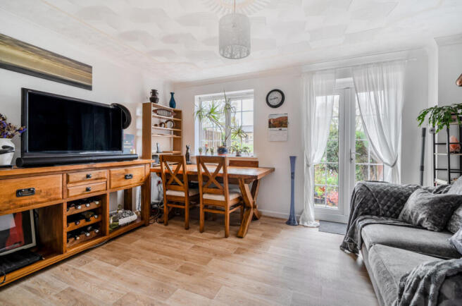 1372059-11-68f8f8...