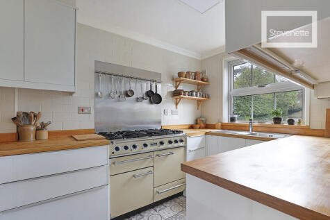 Theydon Grove, Epping