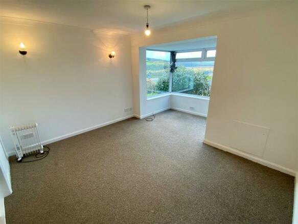 Flat 2, 16 Trevemper Road Lounge