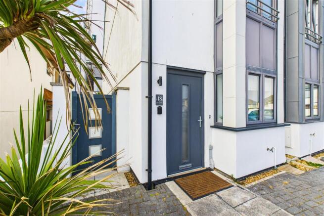 18 Ocean Heights