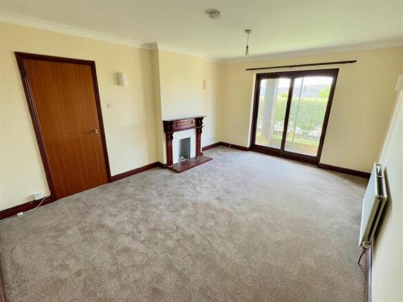 1 Wayside Court Lounge