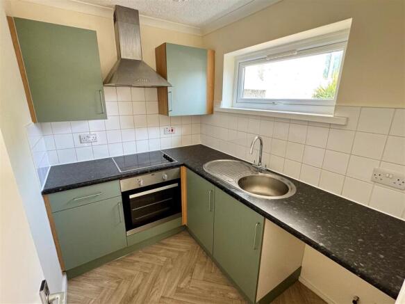 Ground Floor Flat, 15 Edgcumbe Gardens Kitchen