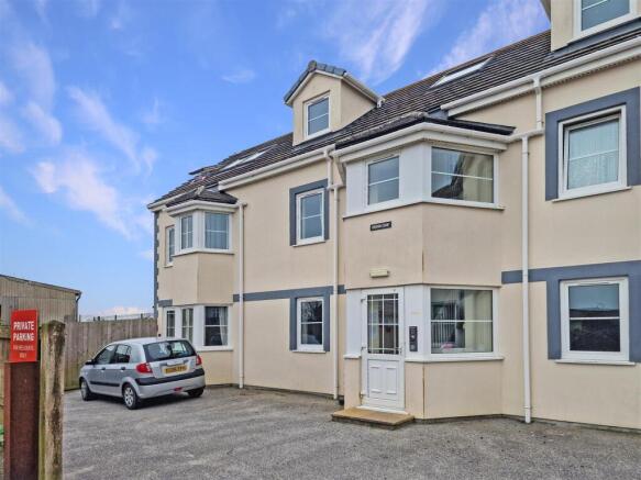 1 Chegwin Court